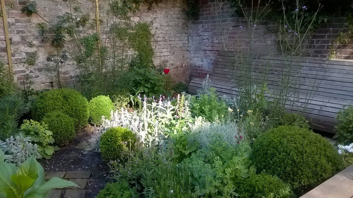 BloomsBlogs's tweet photo. Project courtyard.... Finished article.... 👍😎 https://t.co/PsQRIymmHO
