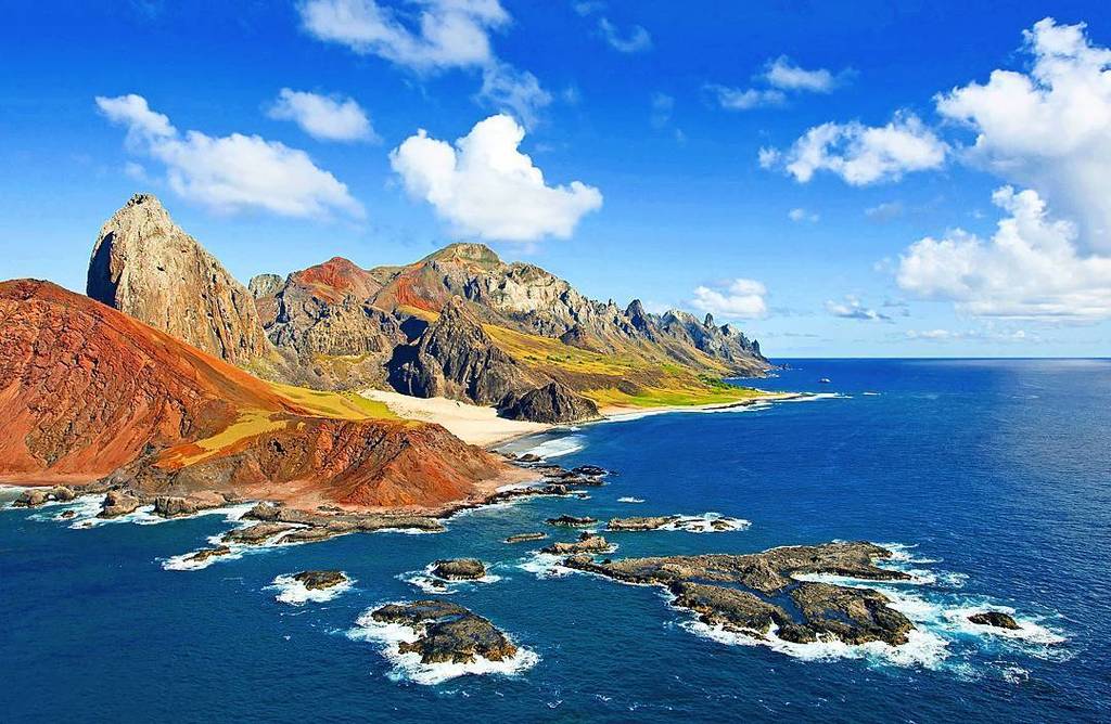 LibraryTravel's tweet image. Trindade is a volcanic island off the the coast of the Brazilian state of Espirito Santo. … ift.tt/29F1Qki