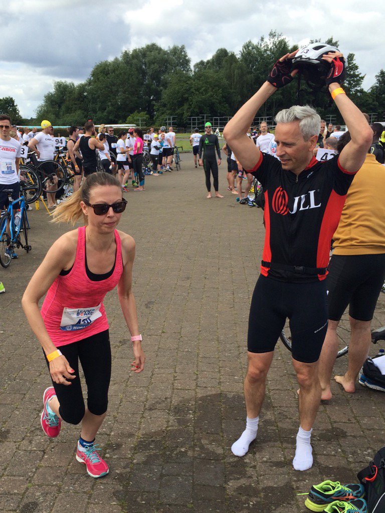 TimVallance23's tweet photo. @JLL_Guy raises his hat to @Felicityyoung as his man, #PatrickDavidson, racks his bike. #leadership #leaderboard2016 https://t.co/T7D9G1tVnw