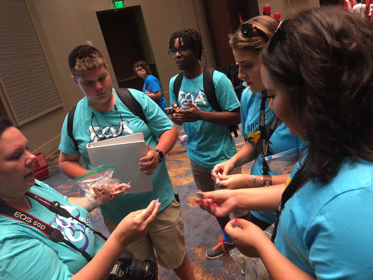 #lafccla members from Hathaway High School trading pins with <a href="/NewMexicoFCCLA/">New Mexico FCCLA</a>! #fcclafamily #2016NLC