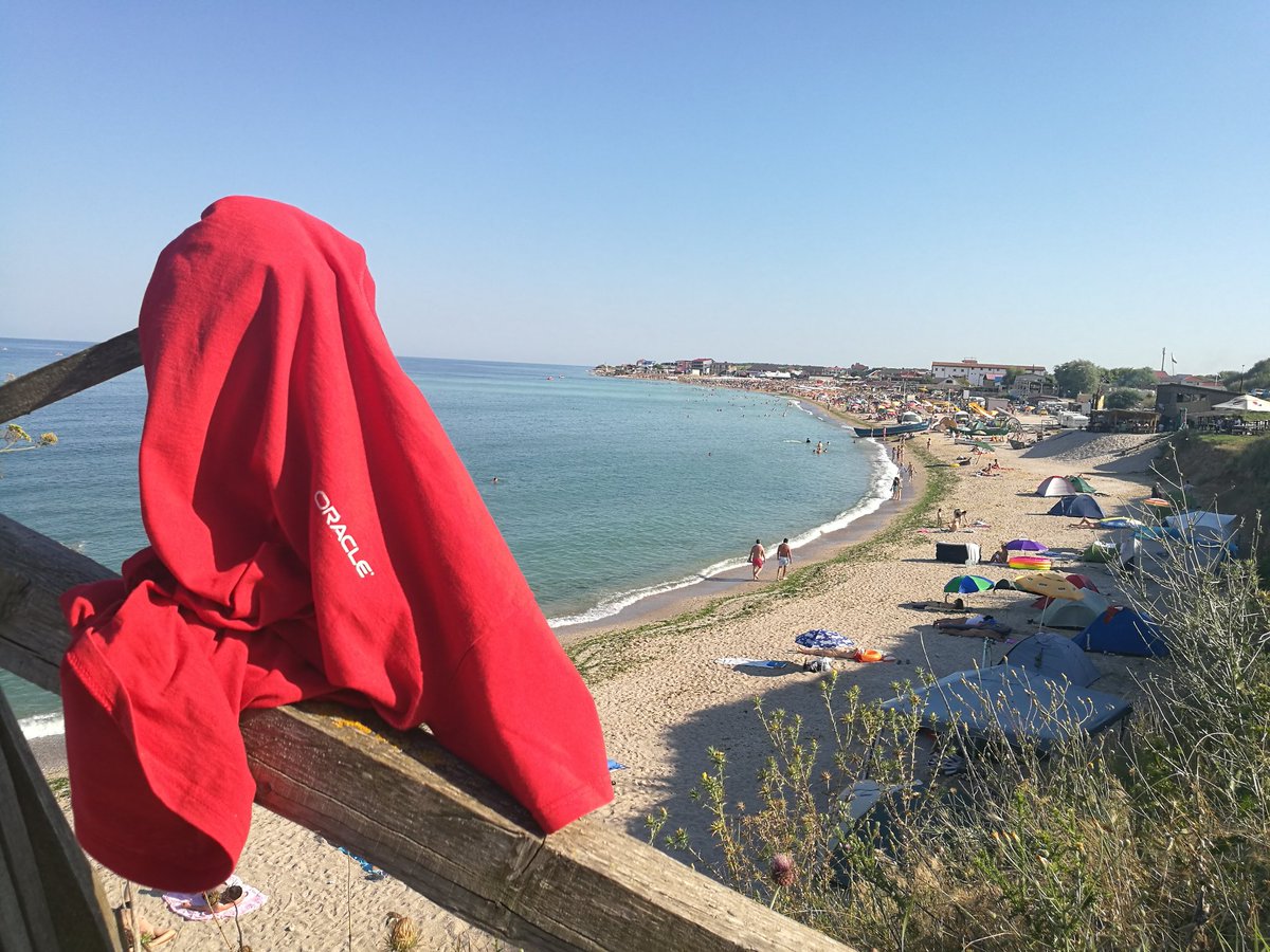 dbdstefan's tweet photo. With #oracle everywhere.
#vamaveche https://t.co/ooG0fX3auP