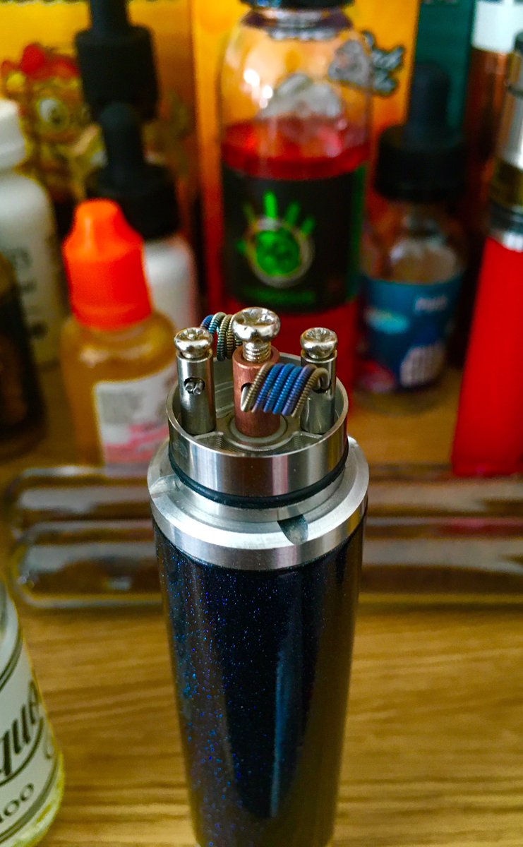 LiquorLads's tweet photo. Made some nichrome Clapton earlier, those colours though..... #rda #limitlessmod #mechmod #vape #coilporn #driplyfe https://t.co/zkENgEW2M4
