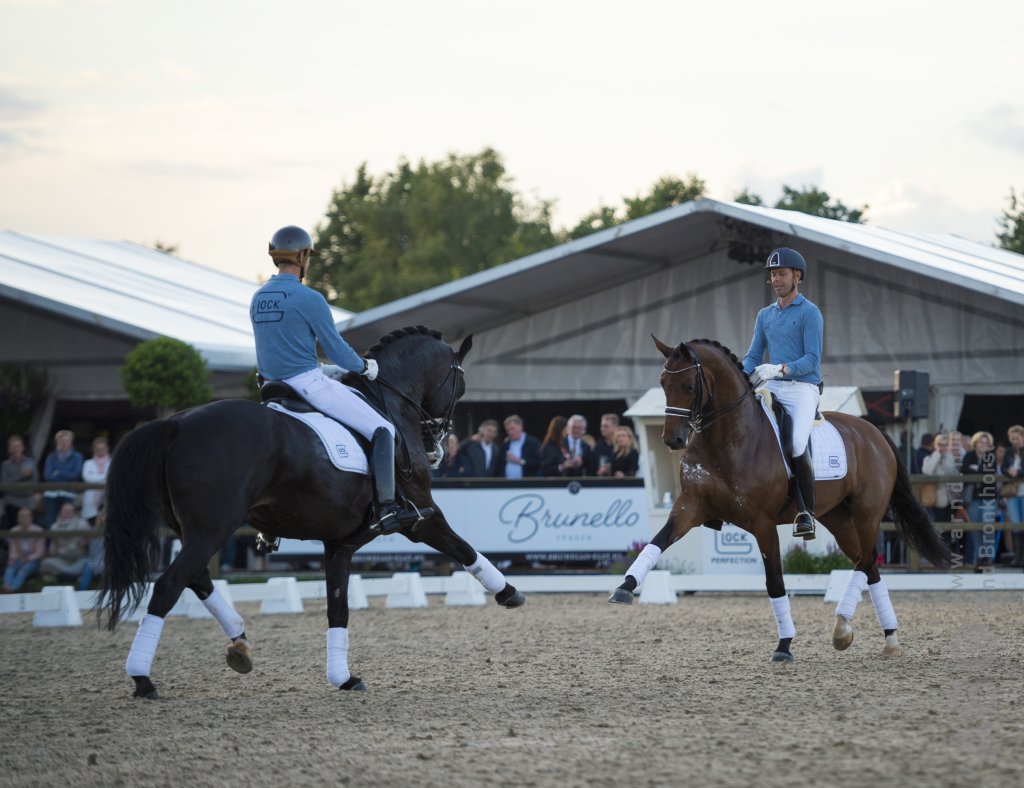 horsesnl's tweet photo. Nieuws -  Show Edward Gal en Hans Peter Minderhoud op Outdoor Gelderland https://t.co/RRQysQ5YXt https://t.co/OzR4HZLAfd