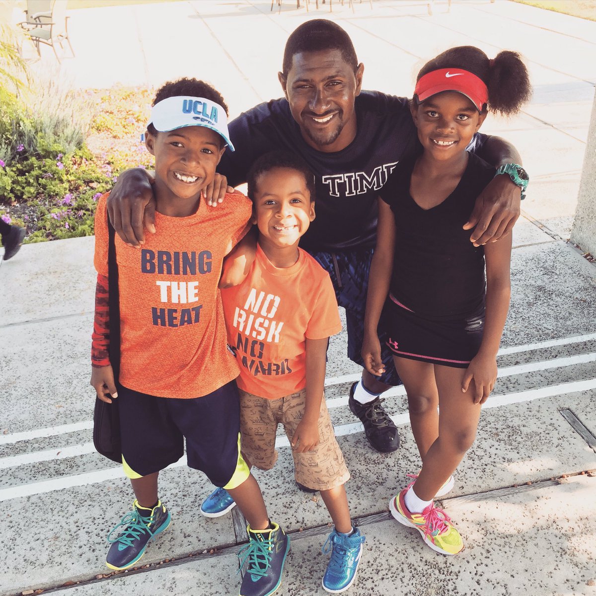 SingleMomPlanet's tweet photo. Thank u coach #CDTime for believing in our #SMPkids! Loved the #rivieracountryclub tennis camp! #SingleMomsPlanet https://t.co/j0TSzBgU9s