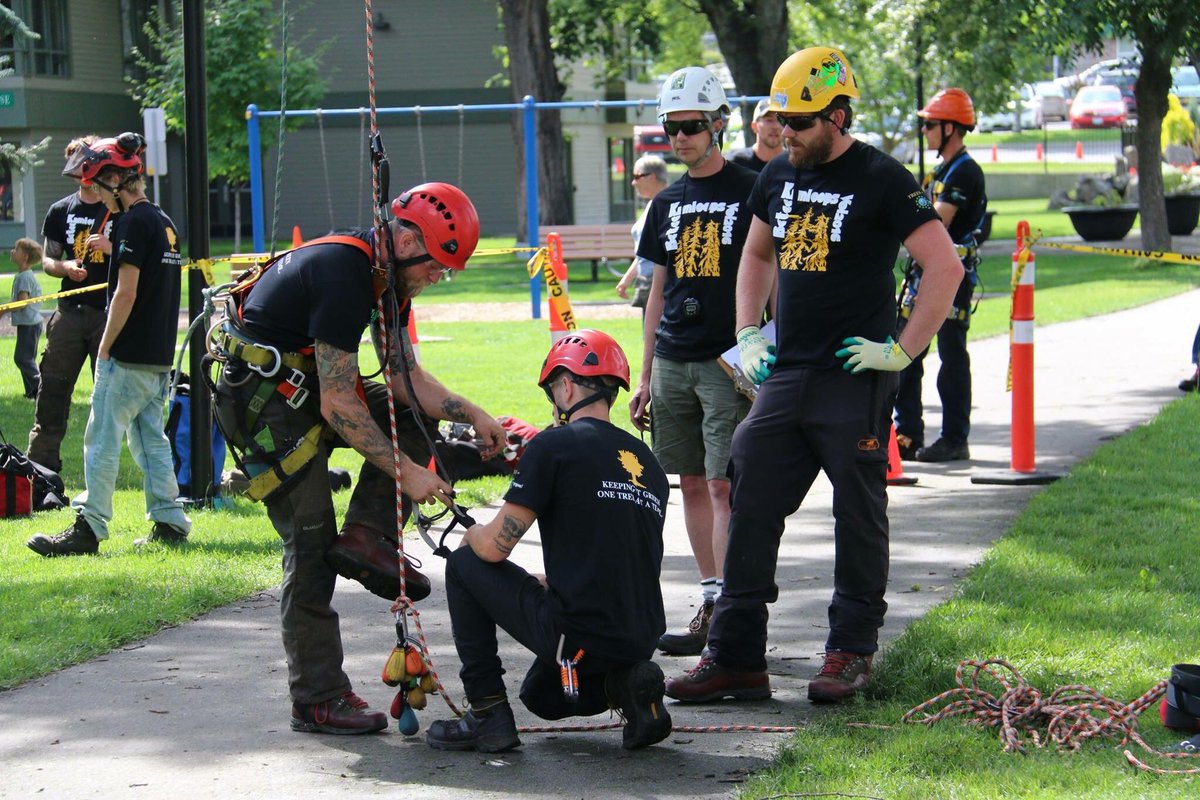 Helping set up a climber for the Speed Ascent at the #BCTCC 2016.
#treework #arborist #treebiz #climbingarborist