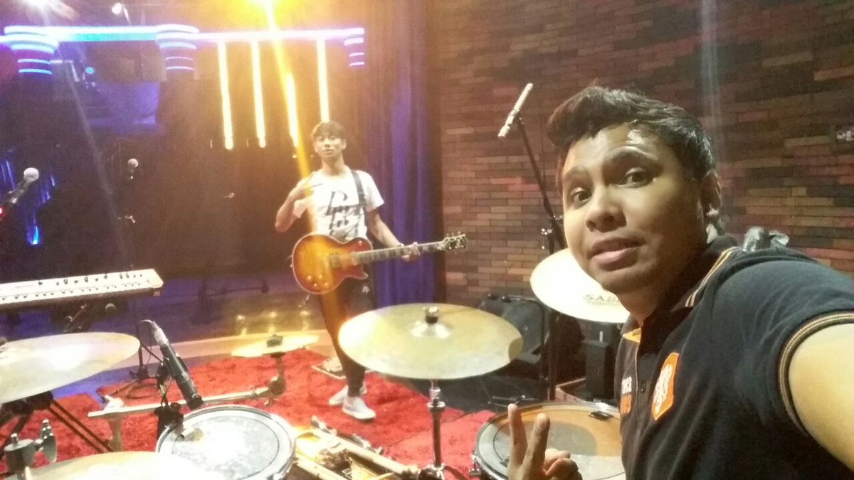Bocoran tipis <a href="/KILLINGMEINSIDE/">Killing Me Inside</a> soundcheck shooting Taping di <a href="/netmediatama/">Netmedia</a> <a href="/TonightShow_NET/">Tonight Show NET.</a> Comming soon!!
