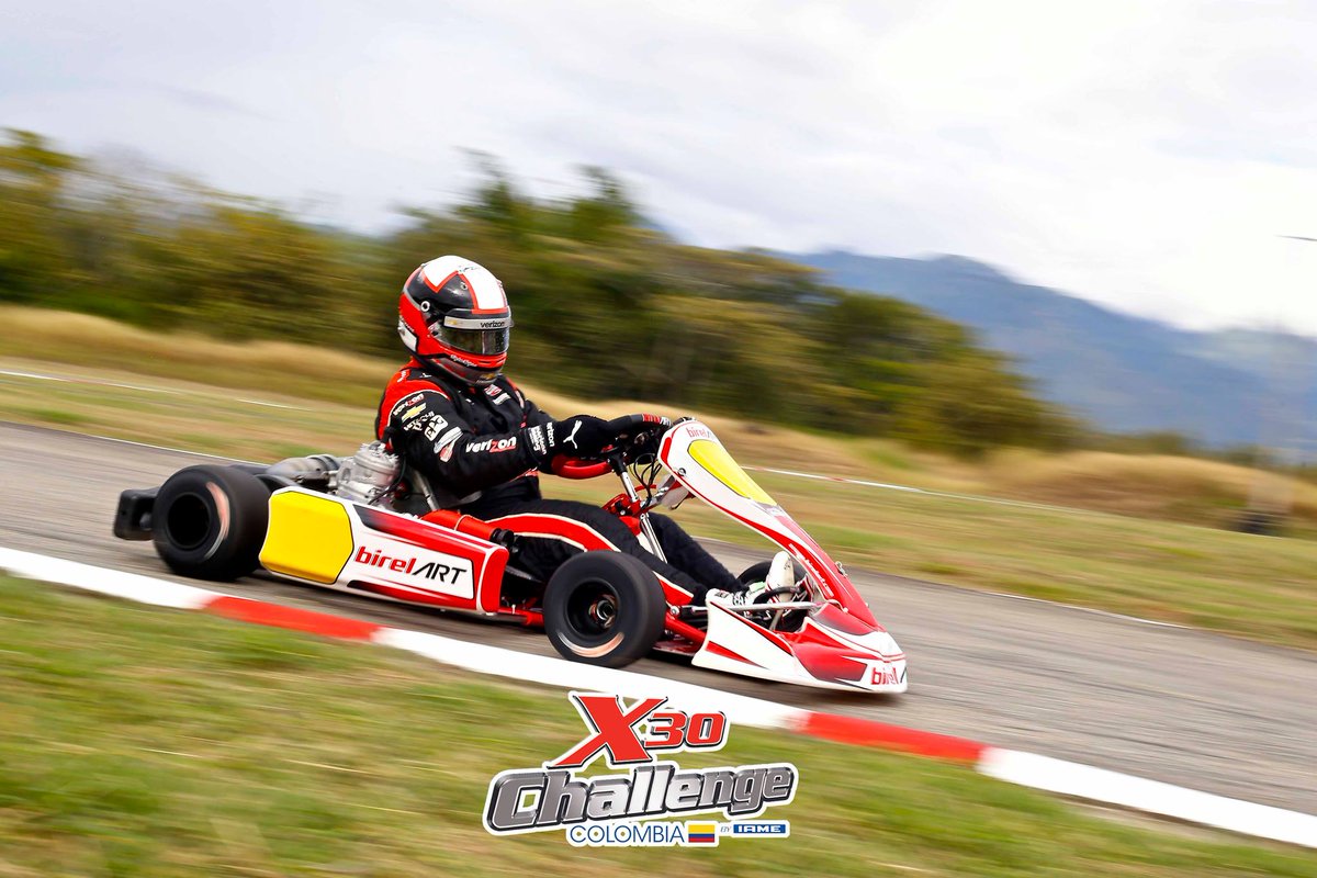 X30Colombia's tweet photo. #Final #X30MASTER 1.JPMontoya 2.HSánchez 3.DLForero 4.PJiménez 5.FBaptiste https://t.co/KodFAnzBqV