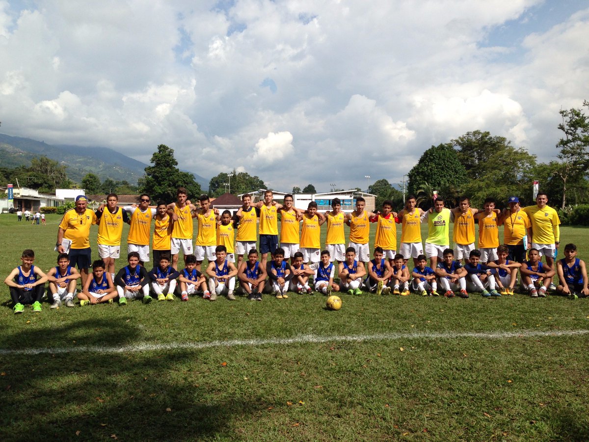 EDSTU10's tweet photo. En @BocaJrSantander @BocaJrsOficial tryouts #BOCASUB14 #BOCA206 #ES10 #EDSTU10 !Buen Futbol en pleno Desarrollo! https://t.co/YNNnvDcJRw