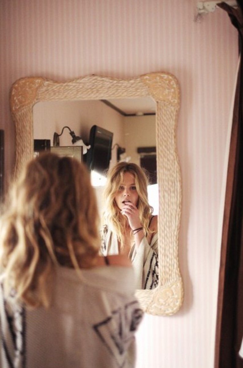jodigdrs's tweet photo. — “ i'll be a lady in the streets
in a dress with her hair tied up „ https://t.co/017BgJCEUD