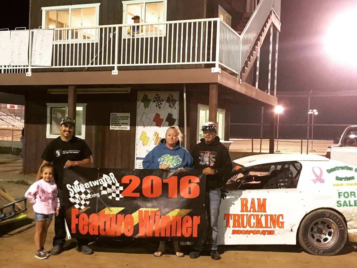 ajfierro10's tweet photo. Finally pulled off the first a main event win of my imca sport mod career #Fierroracing #imcasportmod #1 #firstwin https://t.co/bMiby1joCn