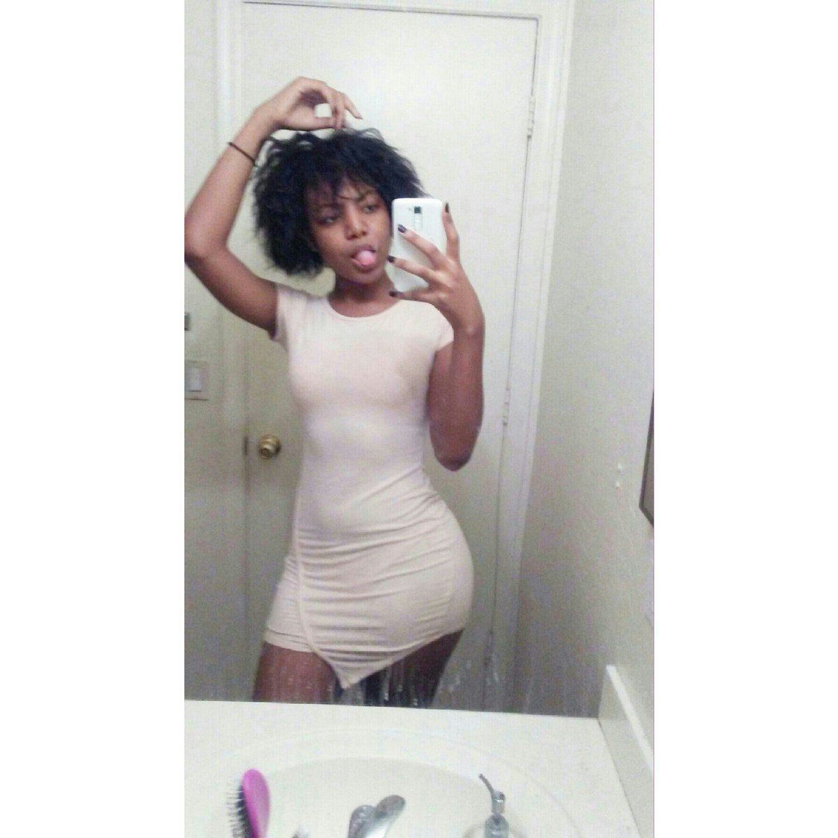 cherishlmao's tweet photo. Nude? https://t.co/htl9YTnxw3