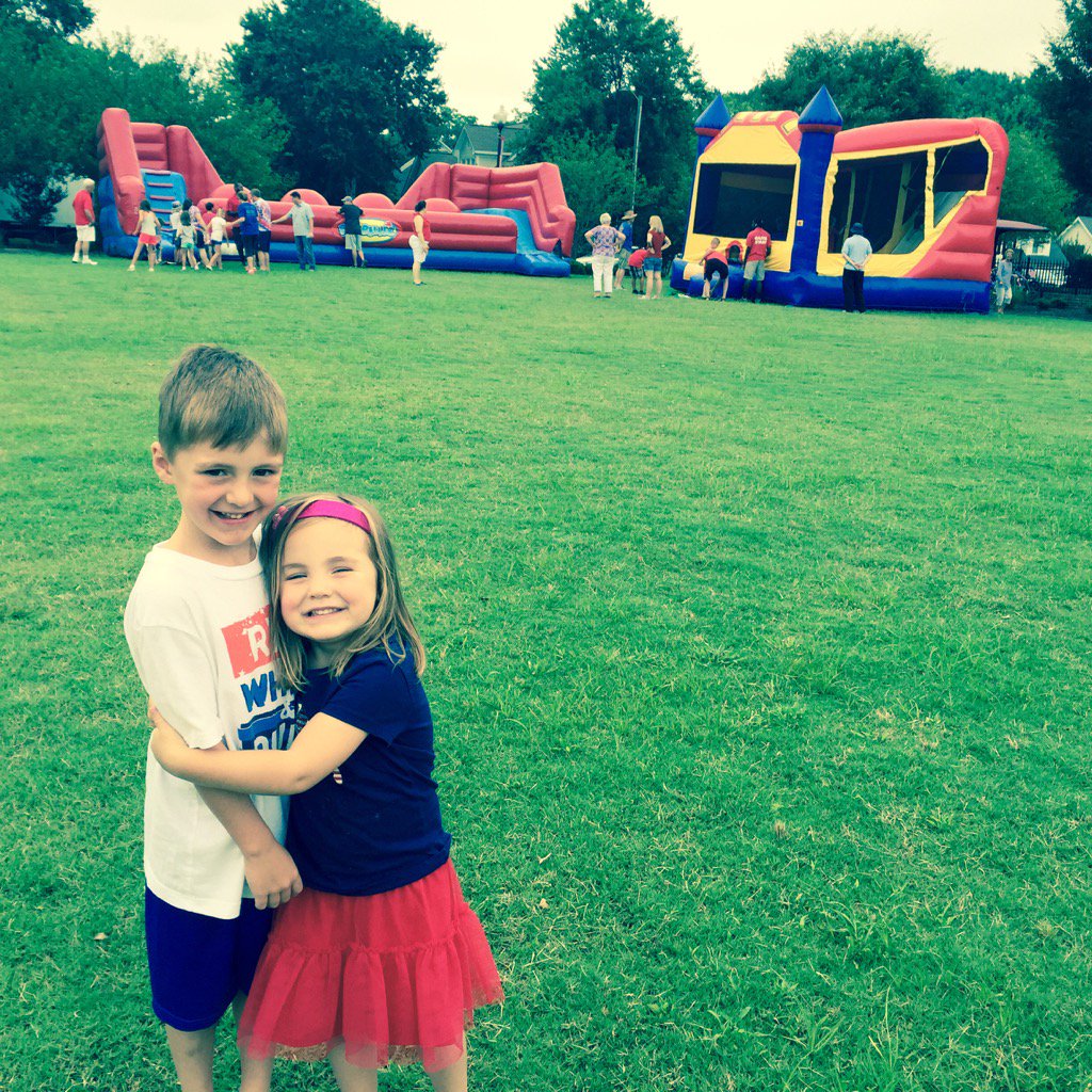 amy_tharrington's tweet image. ❤️ my neighborhood! #fourthfun #FourthOfJulyWeekend