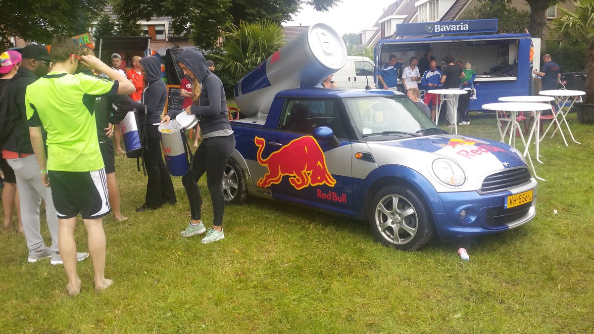En uiteraard de Red Bull dames met mini waren aanwezig! #joinvolleybal #RedBull
