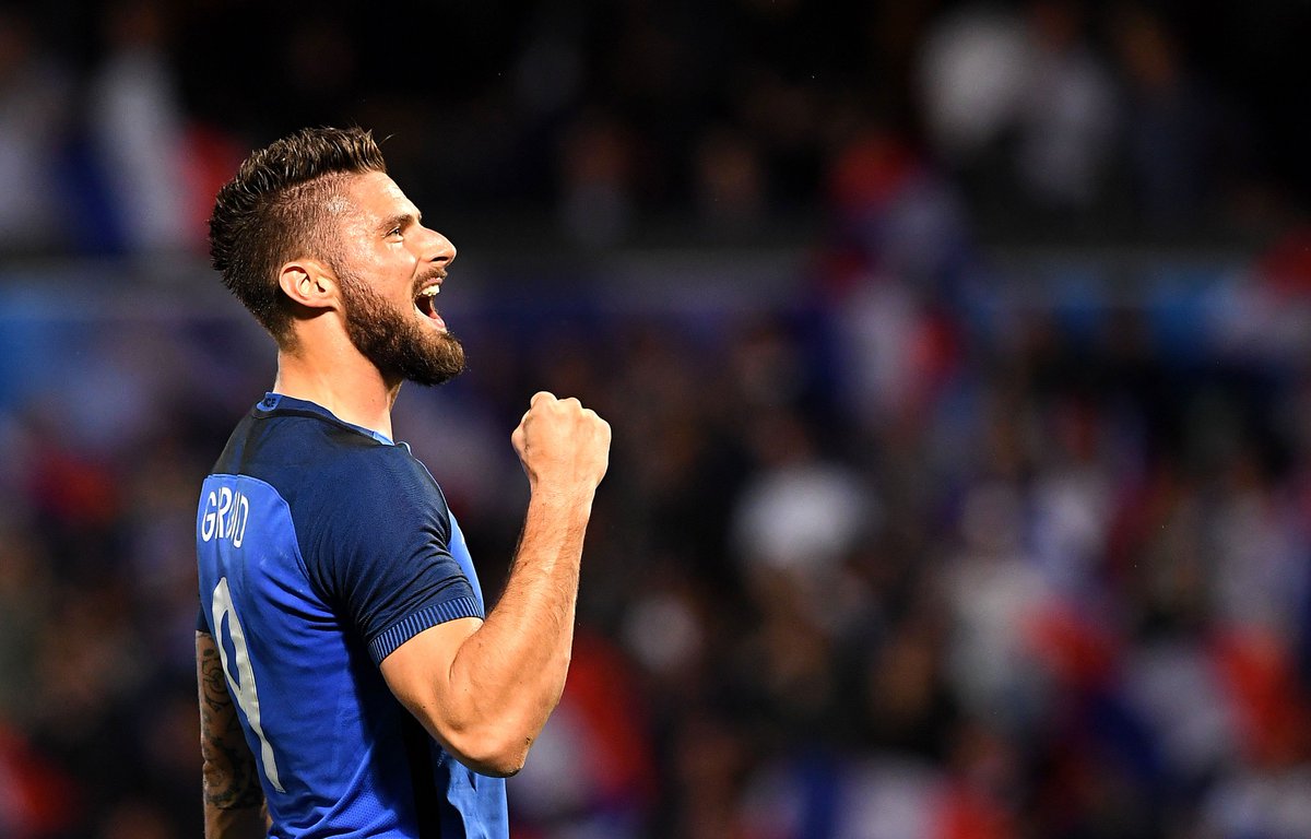 Clinical finish! <a href="/_OlivierGiroud_/">Olivier Giroud</a> blasts #FRA into an early lead