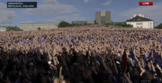 futboleross11's tweet photo. #EURO2016 . A remontar ese 0-2, ¡POR TODA ESTA GENTE! #ISL 🇮🇸 https://t.co/ogNsRdjeQD