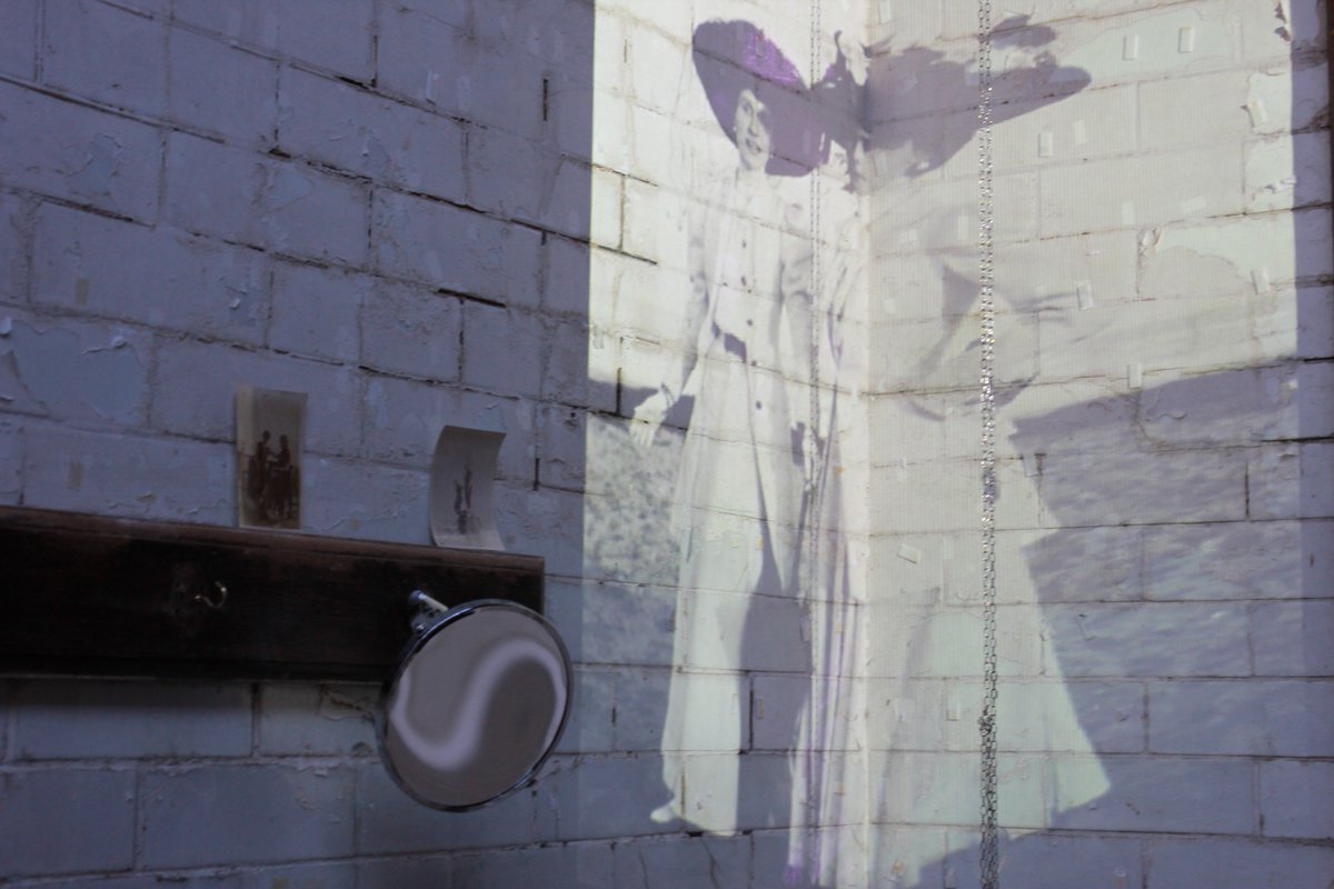 lhmarker's tweet photo. Another day at the Edwardian Cloakroom Bristol with @bethebronson. One more day left! https://t.co/Ix09EJ4mUv