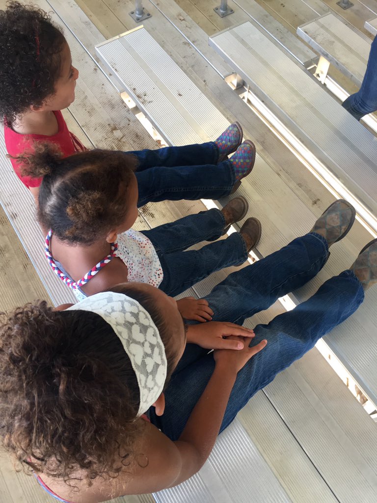 brokenbranchss's tweet image. #andersonbeanbootlife just watching dad rope