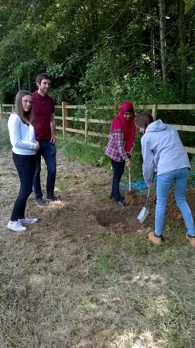 mailowl's tweet photo. #wearehere #Somme100 @ManorHighSchool burying a centenary time capsule @oadbystakeholde #history https://t.co/cpfPexRGQn