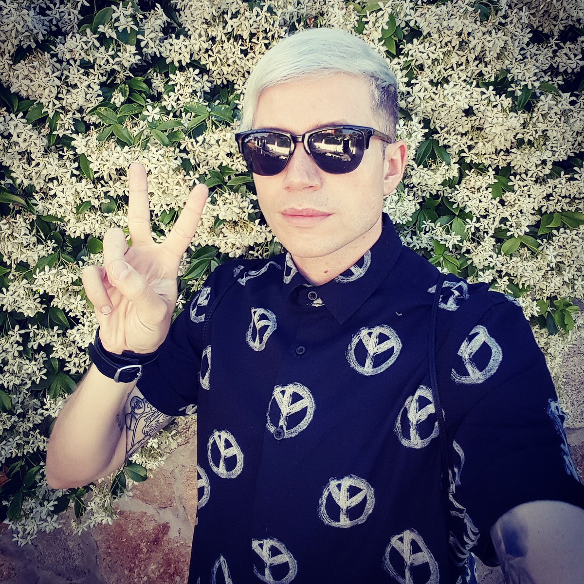 IvanGalloCOM's tweet photo. Peace, love &amp; happyness #PeaceAndLove #Happyness #ASOS #fashionaddict #beyourfuckingself #fashion #loveyourself https://t.co/AZen1jSzWj