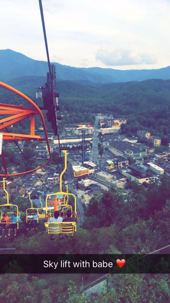 amattforlife's tweet photo. Gatlinburg was fun this weekend with babe ☺️😘 https://t.co/Z6MpwjjJrQ