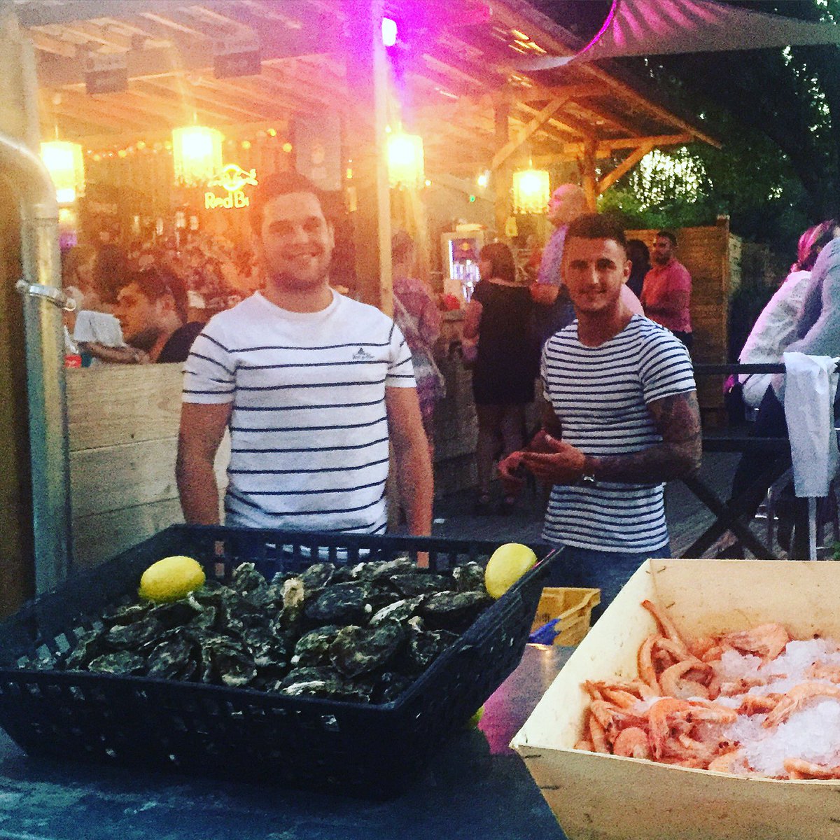 ChezPenda's tweet photo. En direct de Beziers plage! #huitresandmix #beziersplage #chezpenda https://t.co/Prm6eI6b4g