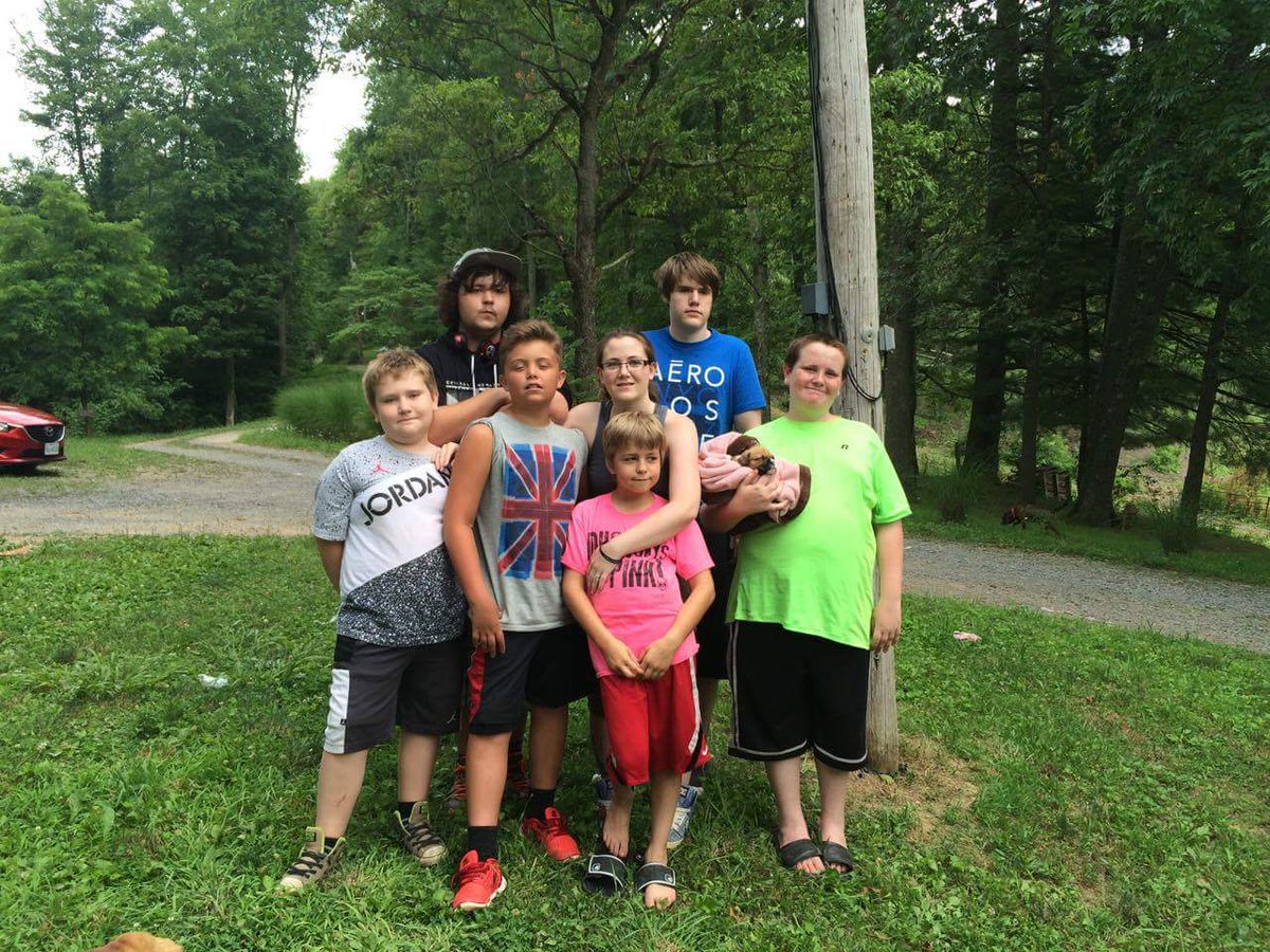 ladyjsylva91's tweet photo. My handsome grandsons with Aunt Kashia.Ry,Ricky3,Isaiah,Jaylon,Caiden,andJosiah https://t.co/4CQEmuDatj