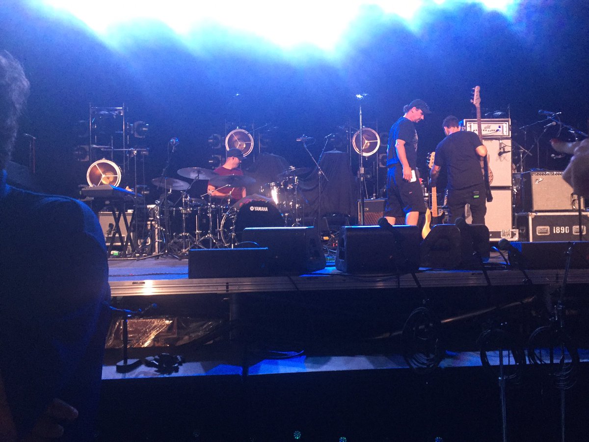 KeyEllis23's tweet image. Front and center!!!! @awolnation @KennyCarkeet