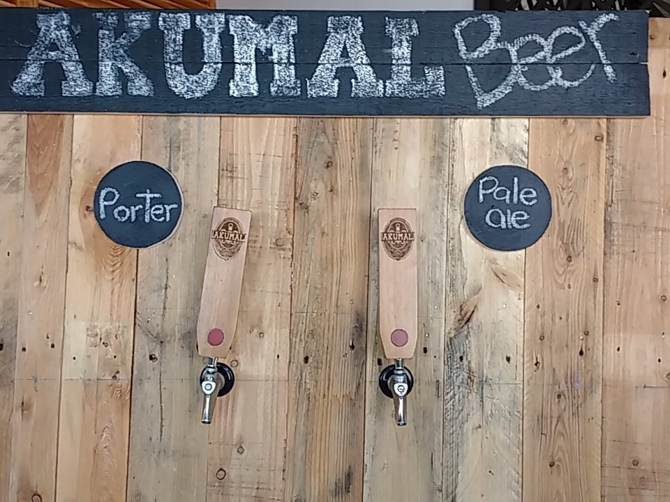 DonLimon's tweet photo. Descubriendo nuevas cervezas @TIBCBREW @ThompsonPlaya #AkumalBeer #FelizDomingo https://t.co/q0oIgKp1TZ
