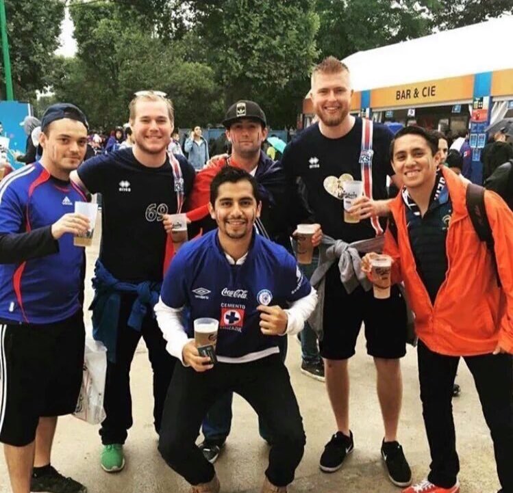 RafaelPoulain's tweet photo. No Islandia Nooooooooo, no se tomen una foto con ese cabron !!! https://t.co/QatXsck5Sa
