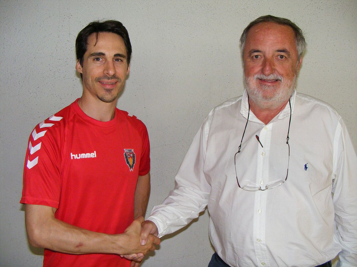 <a href="/EduFdez6/">Edu Fernandez Brunet</a> serà jugador del primer equip d'hoquei del CE Vendrell a la temporada 2016-2017 #oklliga