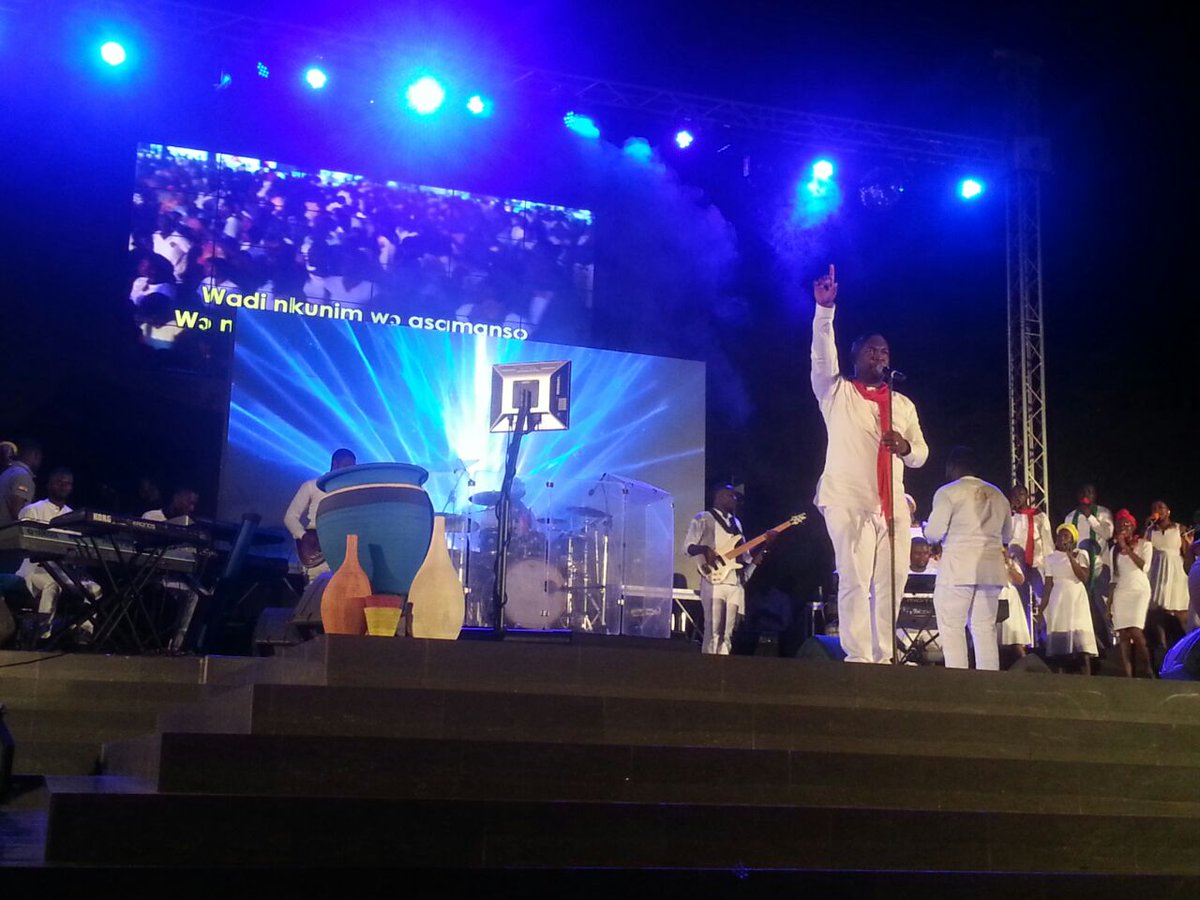 GospelGh's tweet photo. Agyenkwa wo na woy3 )hene ampa @qBoate @EmPraiseGH
#LT #AbsoluteWorship2016 #OneGodOneNation #ggh https://t.co/0NIk9RI5He