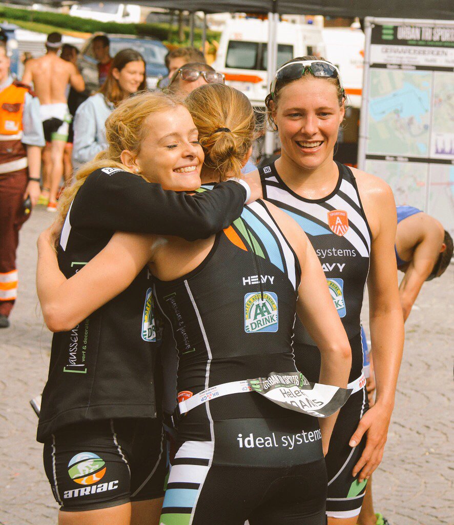 Wat een teamies! #strongwomen #forzAtriac <a href="/SVandeVel/">Sara Van de Vel</a>  @HeleenAdams <a href="/AtriacTopsport/">Atriac Topsport</a>