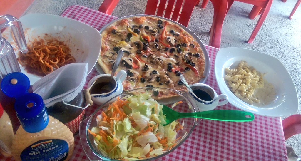 jannaeu's tweet photo. En @MangiareCancun el mejor lugar de pizzas y pastas ! Delicioso! 😃🍝🍕❤ https://t.co/x96hjxLMDo