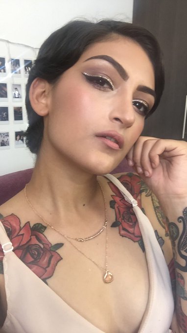 Hoy mi maquillaje est&aacute; muy lindo y no tengo nadie con qui&eacute;n salir 😔 https://t.co/JG8iTXlNXC