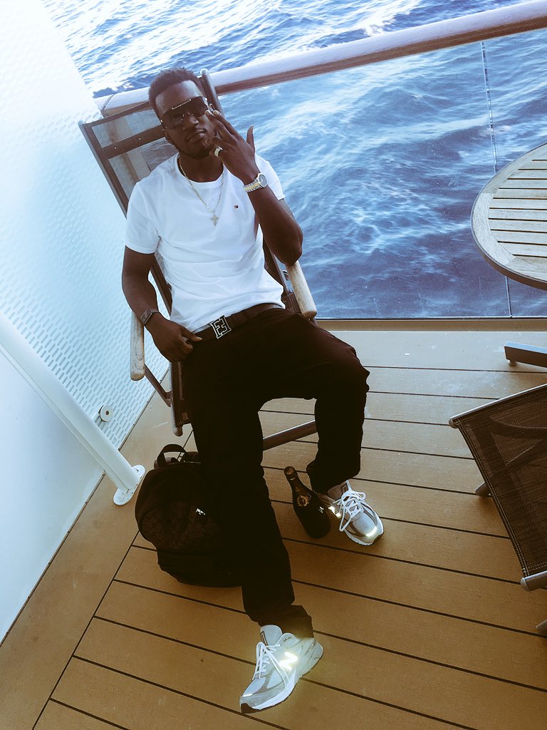 BigMane_Tae's tweet photo. Open Your Eyes It's Money All Over The World 💰 #THETRUTH https://t.co/jPhG9yJXPX