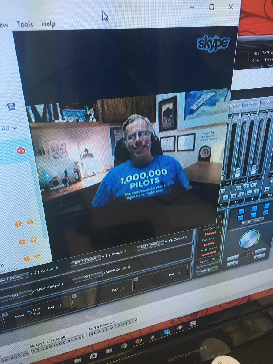 Al_H2Oloo's tweet photo. @Av8rdan rockin 1000000 pilots!! Recording #Simpleflight radio right now! @mepner https://t.co/o0qrgCQmBI