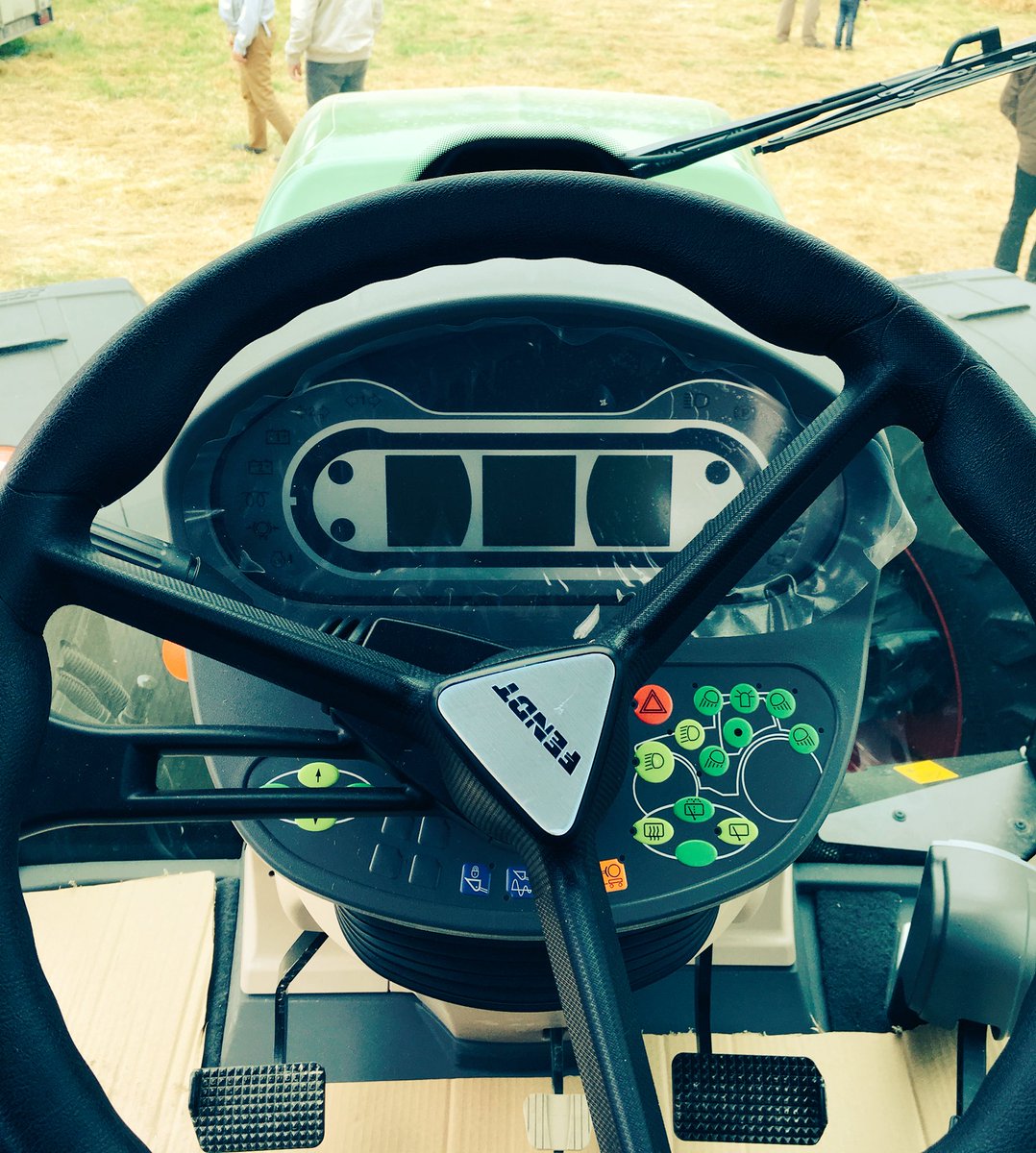 bertranddevil's tweet photo. Rien à dire, c'est très #HighTech un tracteur en 2016 ! #ComiceAgricole #Droue cc @Departement41 @MauriceLeroy https://t.co/vA4bcYrOXd