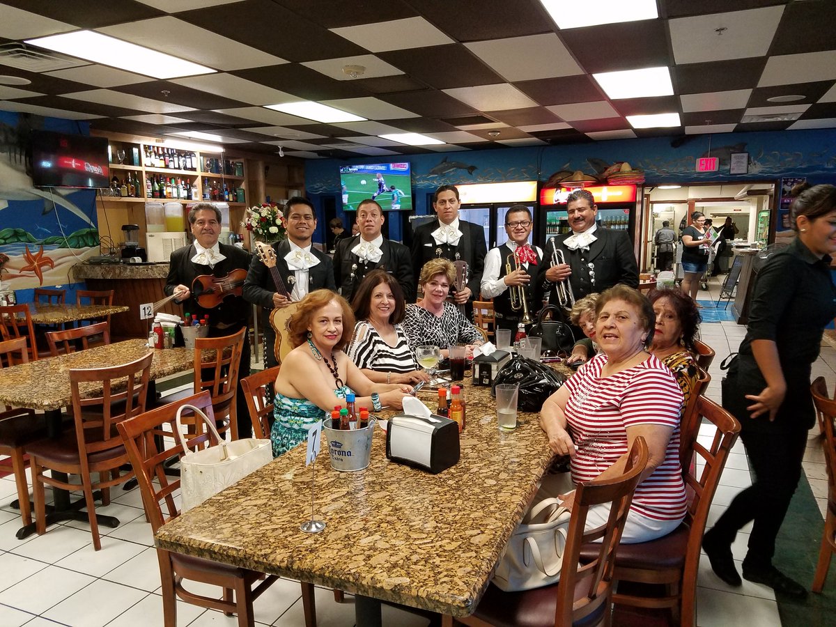 chambers_greg's tweet photo. Mariachi Torres 2000 https://t.co/40D6dgCpDv