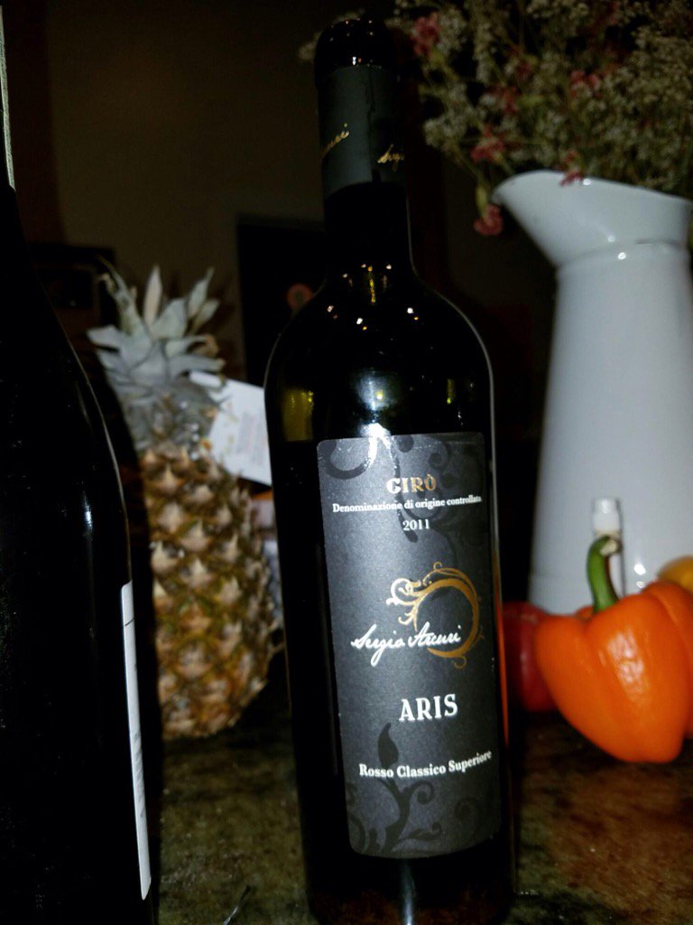 Golden_Vines's tweet photo. ....delicious!! Killer gaglioppo from Sergio Arcuri in Calabria. @cirogaglioppo https://t.co/YNb1wQXYym