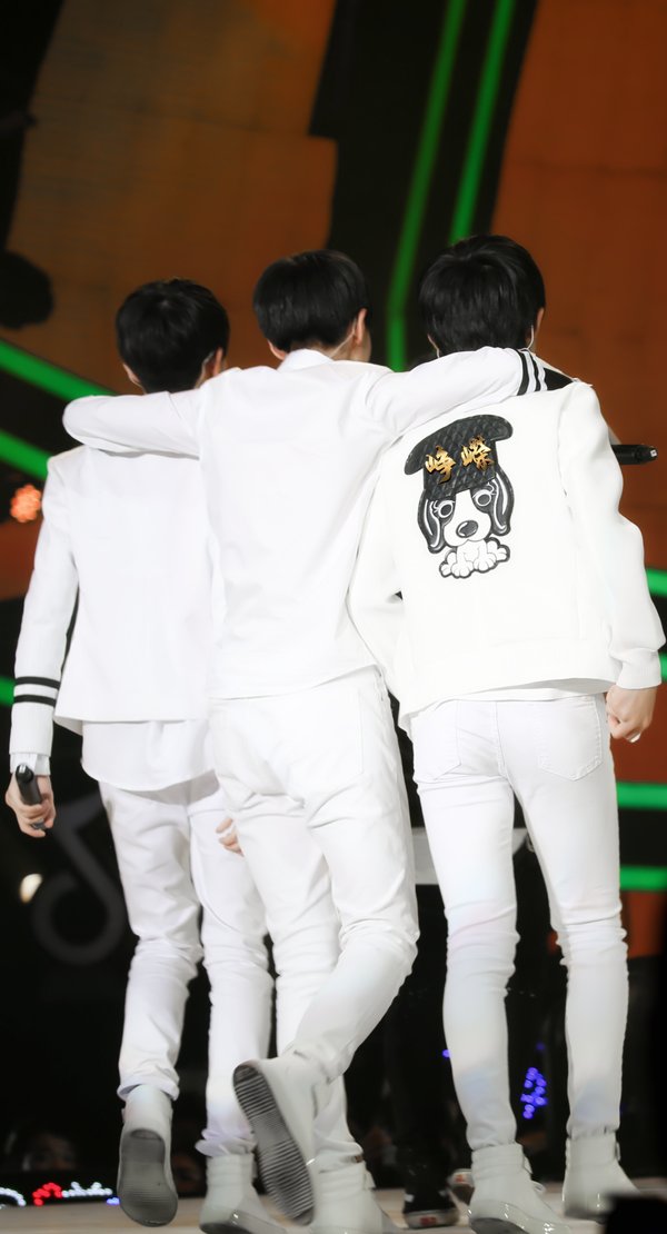 _RoyalConcept_'s tweet photo. ✶ TFBOYS ✶ 加油少年 ✶
🇨🇳 Chinese 🇨🇳
| A popular Chinese boy group | https://t.co/LYU2RevfZn