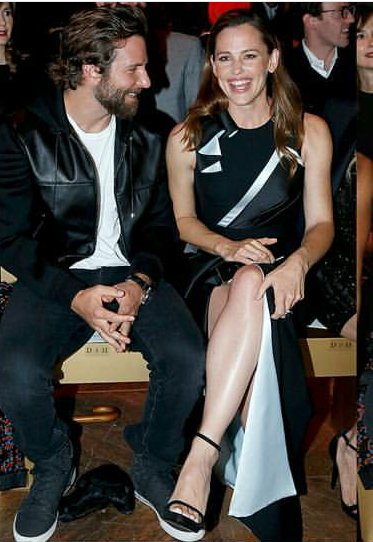 holyaaker's tweet photo. I love their friendship ๐๐ #AliasReunion https://t.co/MsKQteWsfK