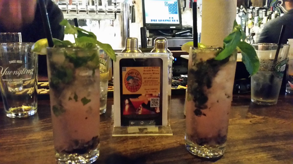 dd0009's tweet photo. Awesome Blueberry Mojitos #joeycs1 https://t.co/fR2PgopYoH