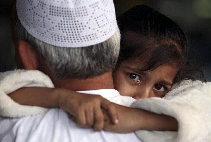 الحبُّ الذي تَغسِله العُيون بدُموعها
يظلّ "طاهرًا" و "جميلاً" و "خالدًا"

- جبران خليل جبران