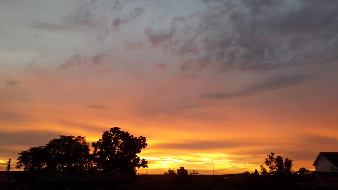 Tentang Fajar, Senja dan Cinta by @reporterjail - Chirpstory