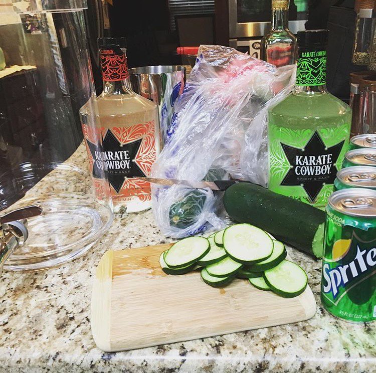 KarateCowboy's tweet photo. #July4thWeekend rolls on with a #poolside #cookout &amp; #cocktails!

#exploredontfollow https://t.co/war4PLiDtb