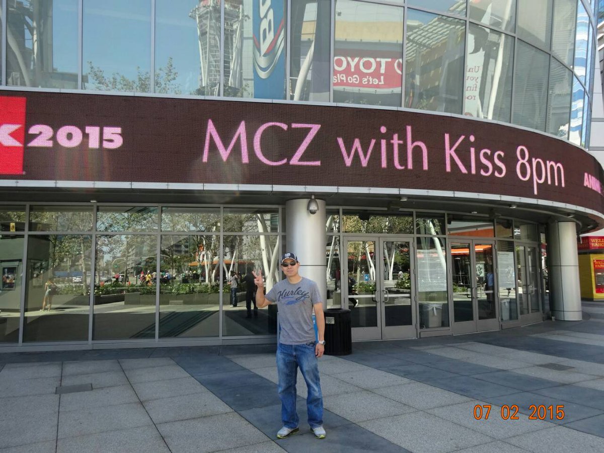 dj_mischief's tweet photo. A year ago... #Momoclo live at the Microsoft Theater #AX2015... https://t.co/YMXQa8v2Fm
