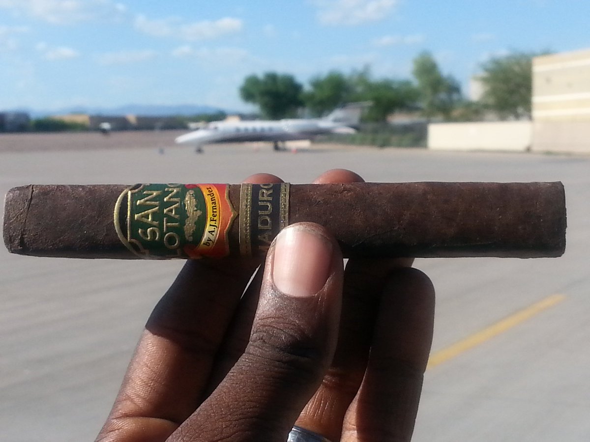 BlkCigarCzar's tweet photo. Happy 4th, #AirplanesAndCigars time! #NowSmoking an @AJFcigars San Lotano Maduro while watching planes! #Lear35 https://t.co/g4LZusP1ei