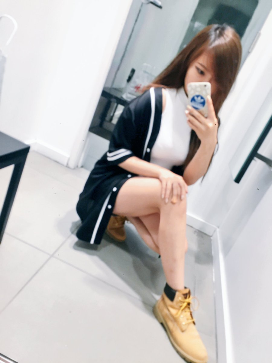 aria🎃 on Twitter: "Smoll girl :>… "