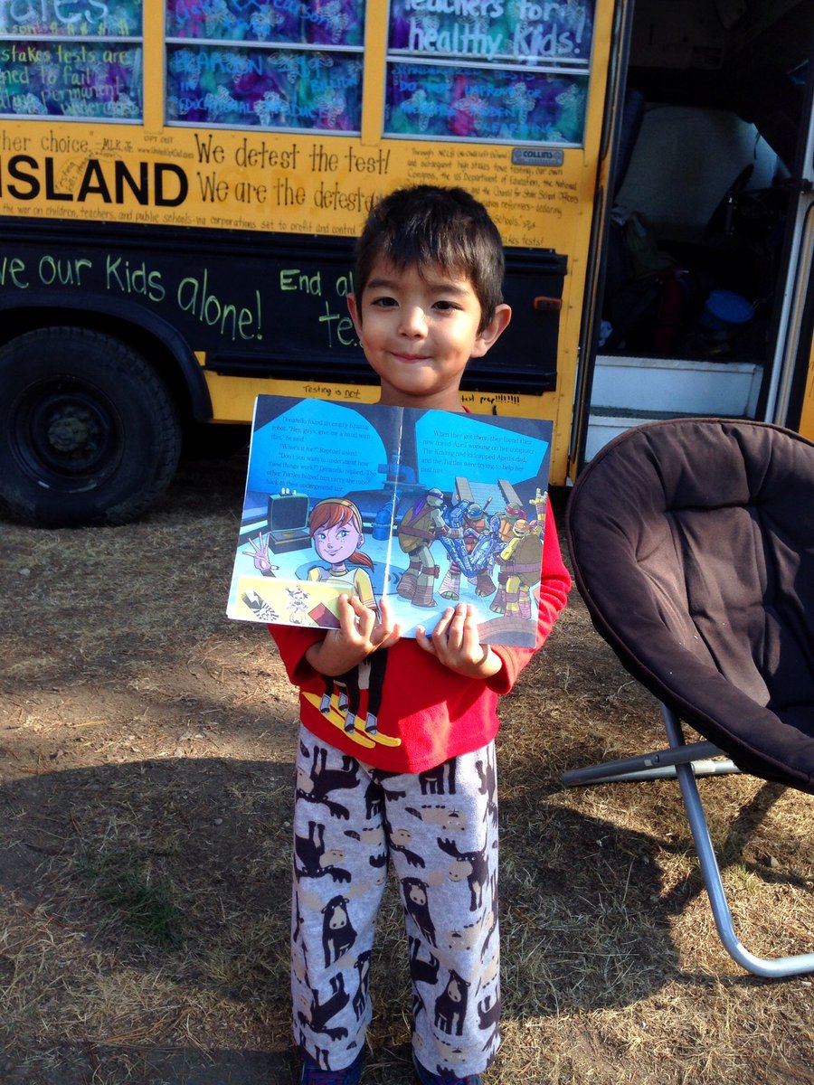 TestTroublemake's tweet photo. #OptOutBus Free Books for Kids Tour https://t.co/5zxyc3FsJn Tour begins from Seattle 7-10-16! #OptOut https://t.co/NY72fiRKCI