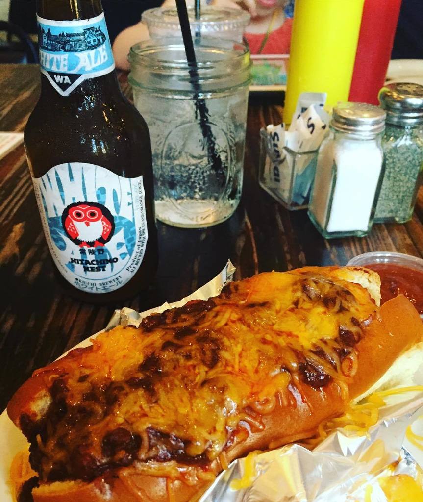Suds_Of_Anarchy's tweet photo. #mugshot @hitachinonestbeer white with @hotdogscoldbeer chili cheese dog #craftbeer #hotdo… https://t.co/tMApuR476m https://t.co/c68udTcTQO